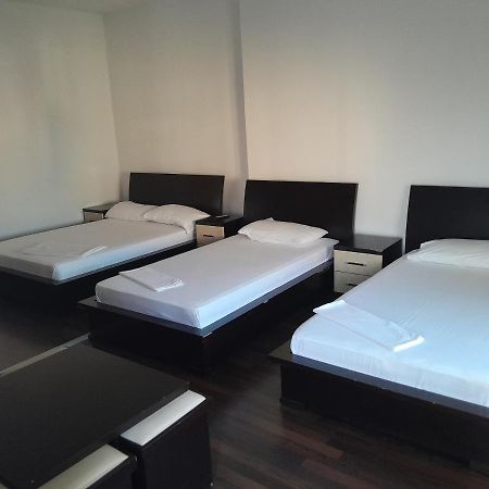 Hotel Yjet Поградец Екстериор снимка