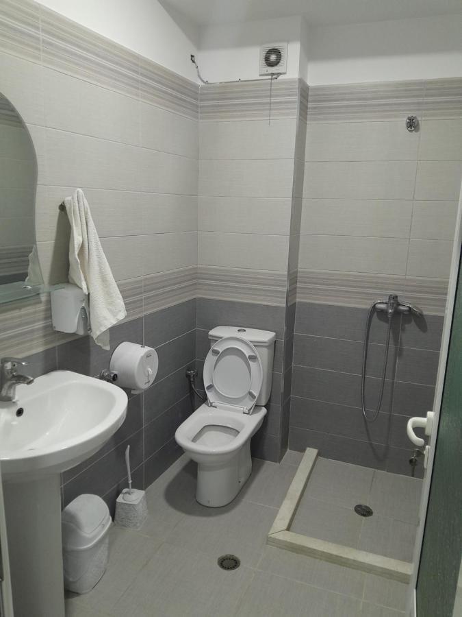 Hotel Yjet Поградец Екстериор снимка