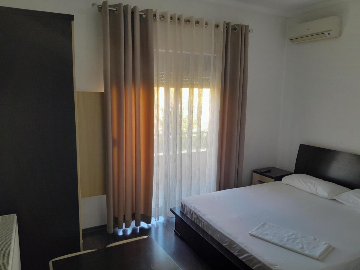 Hotel Yjet Поградец Екстериор снимка