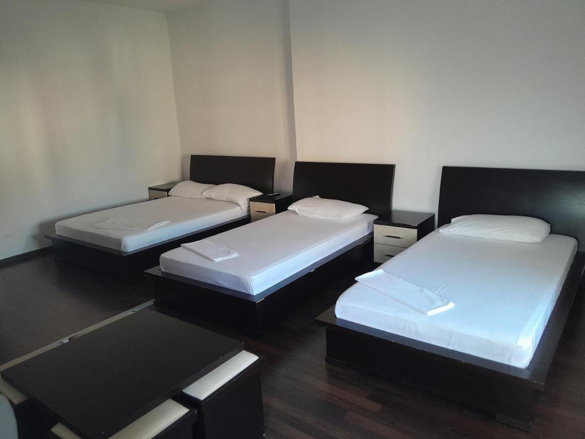 Hotel Yjet Поградец Екстериор снимка