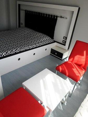 Hotel Yjet Поградец Екстериор снимка