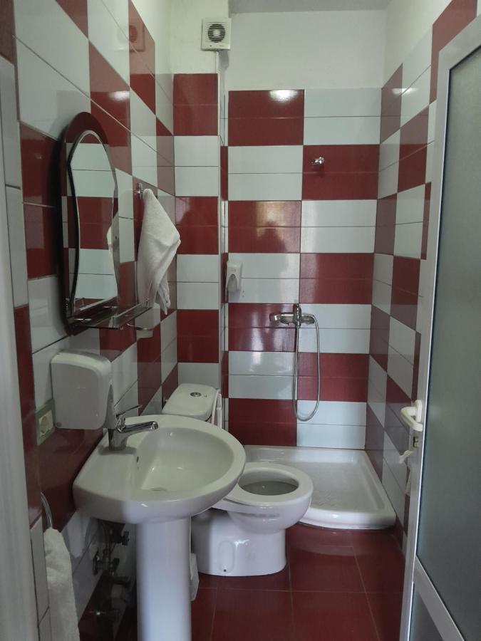 Hotel Yjet Поградец Екстериор снимка