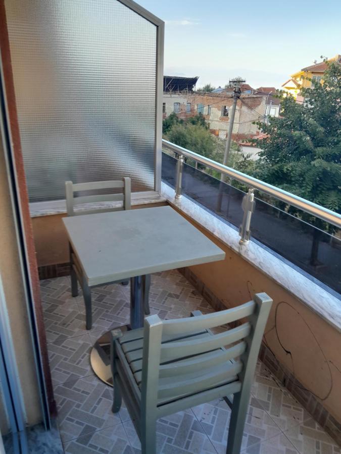 Hotel Yjet Поградец Екстериор снимка